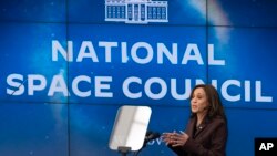 Potpredsjednica Kamala Harris govori tokom sastanka Savjeta za svemir, u američkom Institutu za mir u Washingtonu, 1. decembra 2021.