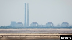 Pogled nuklearnu elektranu Zaporožje sa obale presušjelog rezervoara u blizini grada Nikopolj, 16. jun 2023. godine (Foto: Reuters/Alina Smutko)