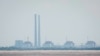 Вигляд на Запорізьку атомну електростанцію з боку Каховського водосховища. REUTERS/Alina Smutko 