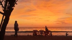 Senja di Pantai Kuta, Bali. (Foto: VOA/ Nurhadi)