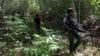 Personel Pos Skofro Baru Satgas Pamtas RI-PNG Yonif 131/Brs melaksanakan patroli wilayah mengecek patok perbatasan MM 2.2, di Skofro Baru Distrik Arso Timur Kab. Keerom, Papua, 22 Oktober 2021. (Courtesy: Pendam XVII/Cenderawasih-Papua)