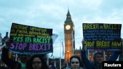 Des manifestants anti-brexit le 13 mars 2017. (REUTERS/Neil Hall). 