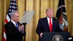 Le président Donald Trump et le Premier ministre israélien Benjamin Netanyahu, à la Maison Blanche, le mardi 28 janvier 2020, à Washington. (Photo AP / Alex Brandon)