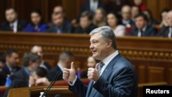 Ukrainian President Petro Poroshenko delivers a speech during a session of parliament in Kyiv, Feb. 7, 2019. (Ukrainian Presidential Press Service/Handout via Reuters) 