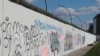 Un tramo remanente del muro que dividió a Berlín durante la Guerra Fría lleno de grafiti en el lado oriental de la ciudad el 22 de marzo de 2020.