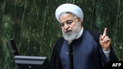 하산 로하니 이란 대통령이 3일 각료회의에서 연설하고 있다. 