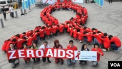 2012 là một năm mà các nhà lãnh đạo chính trị và các giới chức y tế hàng đầu đã thoải mái bàn về việc tiến tới một thế hệ không còn bệnh AIDS.