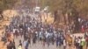 Students blocked roads and caused traffic jams while backing teachers who have been on strike since Monday in Lilongwe, Malawi, Sept. 14, 2016. (L. Masina/VOA)