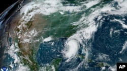 Esta imagen satelital proporcionada por la NOAA muestra la tormenta tropical Debby mientras avanza por el Golfo de México hacia Florida en agosto de 2024. [Foto: Archivo/NOAA vía AP]