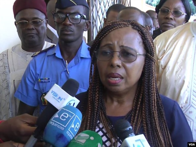 Cameroon's Minister of Secondary Education Nalova Lyonga visits students who escaped from the crisis-prone northwest and southwest regions of the country and fled to safety in Yaounde, June 10, 2018. (M. Kindzeka/VOA)