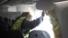 Otvor na trupu aviona kompanije Aljaska erlajns nakon što je ispao jedan dio (Foto: NTSB via AP)