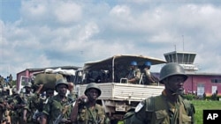 UN Mission in Democratic Republic of Congno and DRC soldiers get ready to deploy from Gemena (2009 file photo)