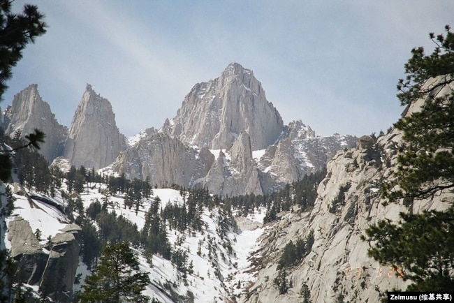 Mount Whitney measures more than 4,400 meters