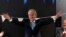 FILE: Politisi sayap kanan Belanda dan pemimpin partai PVV, Geert Wilders memberi isyarat saat bertemu dengan anggota partainya di Parlemen Belanda, usai pemilihan parlemen Belanda, di Den Haag, Belanda 23 November 2023. (REUTERS/Yves Herman)