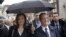 Tổng thống Pháp Francois Hollande, phải, và bà Valerie Trierweiler trong một cuộc diễu hành ở Tulle, tây nam nước Pháp, 9/6/2012