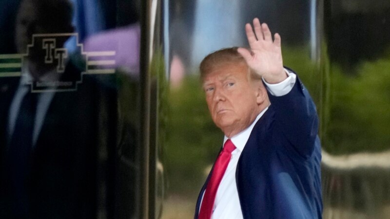 Mantan Presiden Donald Trump tiba di New York untuk diadili