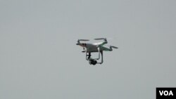 Dron iznad kompleksa vladinih zgrada u Bangkoku, koji je danas snimio dopisnik Glasa Amerike Stiv Herman