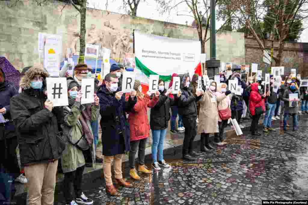 تجمع در میدان تروکادرو در پاریس و درخواست برای آزادی بنجامین بریر، گردشگر فرانسوی که در ایران به اتهام جاسوسی به زندان افتاده است