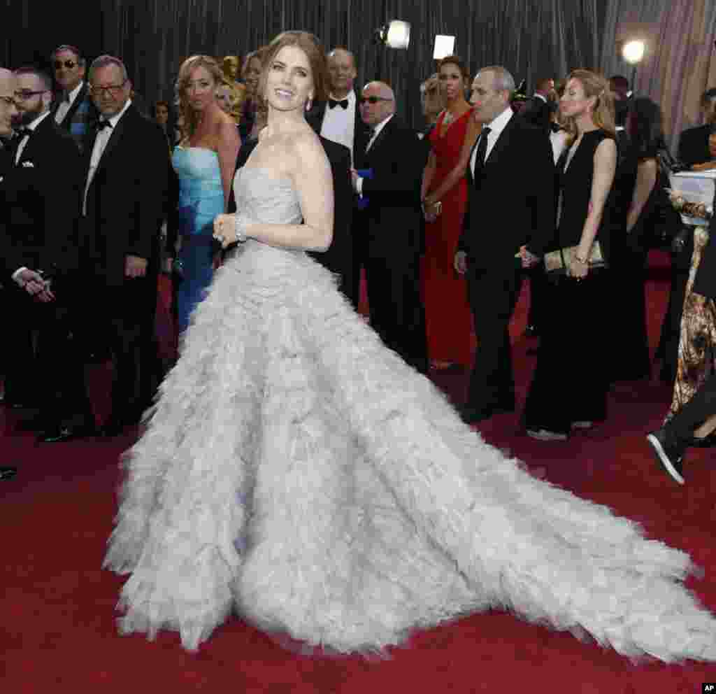 Actress Amy Adams arrives at the 85th Academy Awards at the Dolby Theatre on Feb. 24, 2013, in Los Angeles. 