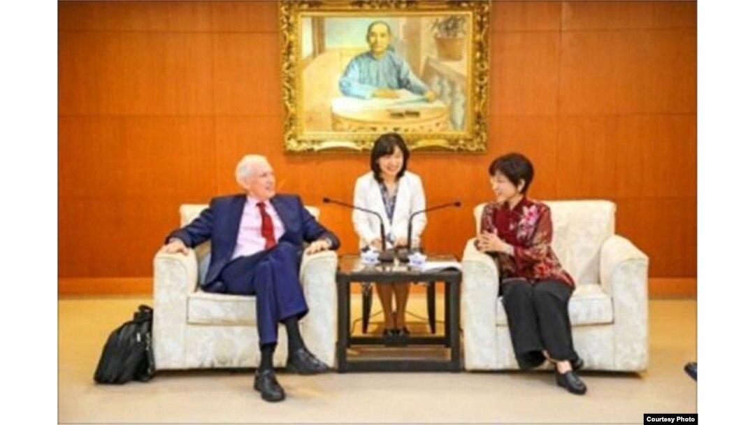 美关切习洪会 先遣AIT主席莫健会洪