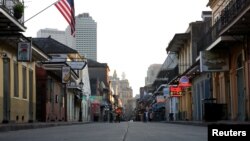 Rruga "Bourbon" me bizneset e mbyllura gjatë shpërthimit të koronavirusit në New Orleans, Louisiana (25 mars 2020)