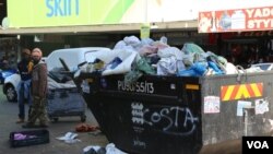 The possessions of the displaced foreigners are put in a bin if they go unclaimed, Johannesburg, South Africa, May 8, 2015. (Gillian Parker/VOA)