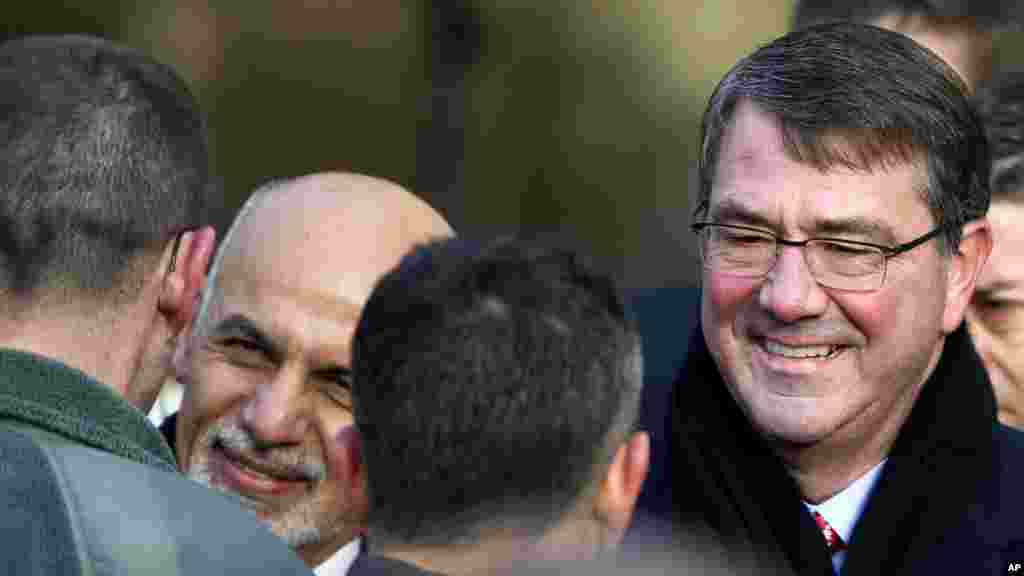 Defense Secretary Ashton Carter (right) and Afghanistan&#39;s President Ashraf Ghani shake hands with service members after speaking at the Pentagon, March 23, 2015.