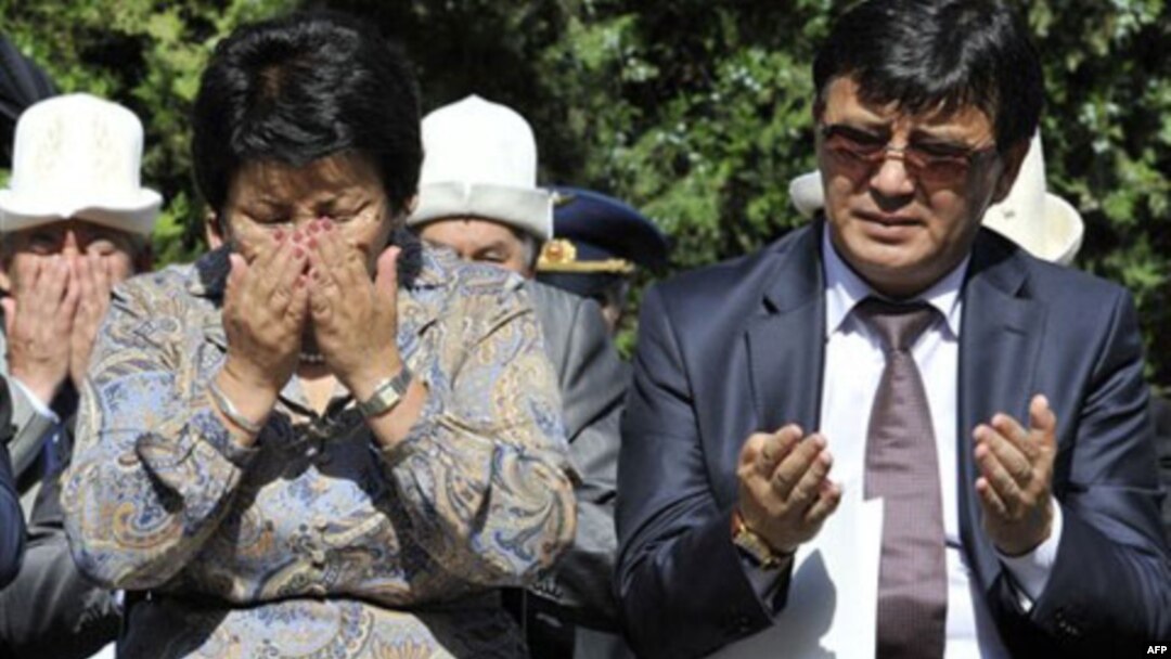 “Prezident xonim”, - deyiladi qo’mita maktubida, “siz ommaviy axborot vositalari erki va qonun ustuvorligini ta’minlayman deb va’da qilgan edingiz. Bu va’daga sodiq qoling".