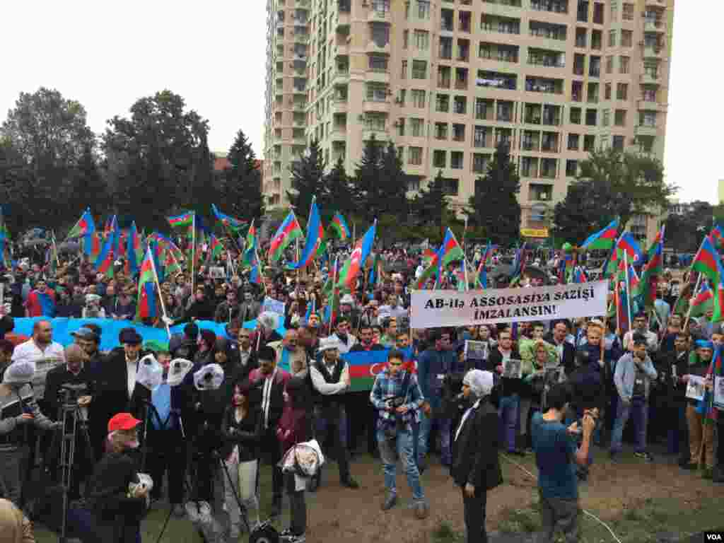 Milli Şura növbəti mitinqini keçirir