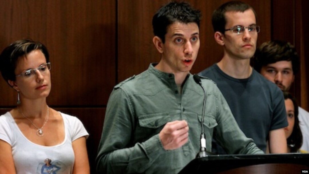 Esta vez los tres excursionistas, Sarah Shourd , Josh Fattal y Shane Bauer, regresaron juntos a Estados Unidos.