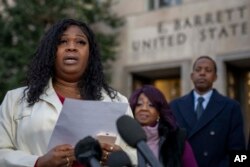 Wandrea “Shaye” Moss, left, speaks with reporters, alongside Ruby Freeman, center, outside federal court in Washington on Dec. 15, 2023.
