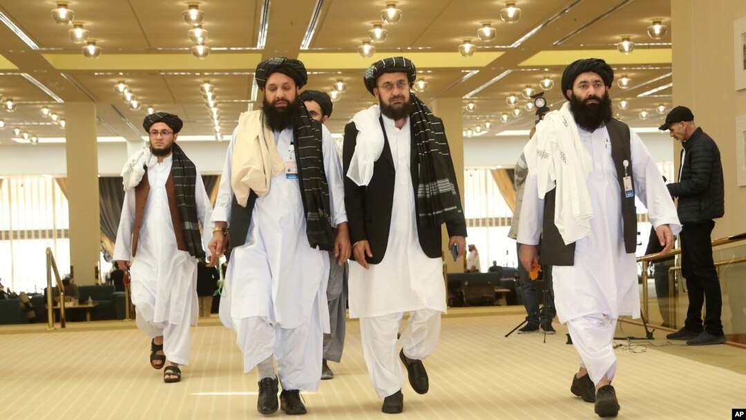 Delegasi Taliban Afghanistan saat bersiap menandatangani kesepakatan antara Taliban dan Amerika Serikat di Doha, Qatar, 29 Februari 2020.