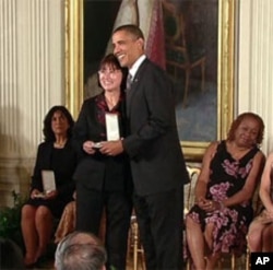 Betty Kwan Chinn receives the 2010 Presidential Citizens Medal - the nation's second highest civilian award - from President Barack Obama.