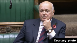 英國保守黨前黨魁施志安（Iain Duncan Smith，又譯史密斯）星期一在英國國會提出緊急質詢。(照片來源：英國國會)