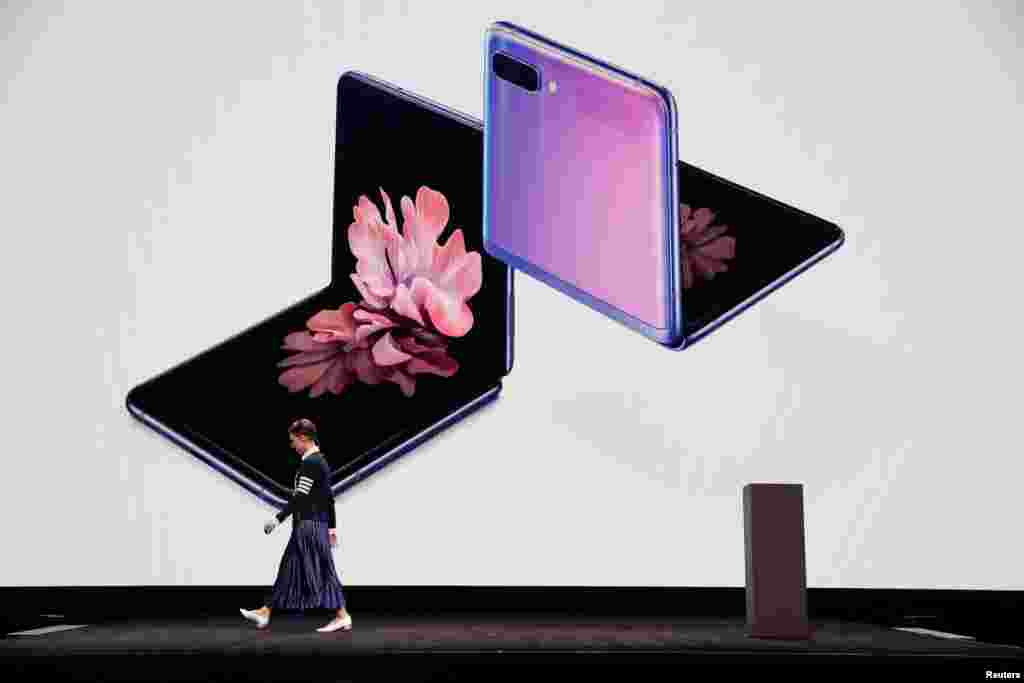 Rebecca Hirst, head of British product marketing of Samsung Electronics, shows the new Z Flip foldable smartphone during Samsung Galaxy Unpacked 2020 in San Francisco, California, Feb. 11, 2020.