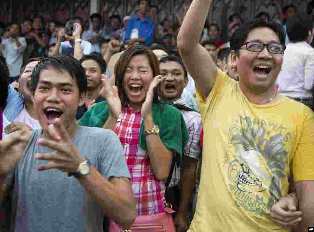 Supporters of Myanmar&#39;s National League for Democracy party cheer as they watch early voting results outside the NLD headquarters in Yangon, Myanmar, Nov. 8, 2015.