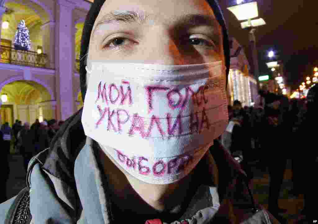 A protester seen during a rally in downtown St. Petersburg. The sign reads: " My vote was stolen at the election". (AP/Dmitry Lovetsky)