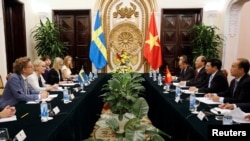 FILE - Sweden's Foreign Minister Margot Wallstrom (2nd L) meets Vietnam's Deputy Prime Minister and Foreign Minister Pham Binh Minh (2nd R) at the Government Guesthouse in Hanoi, Vietnam, Nov. 23, 2017.