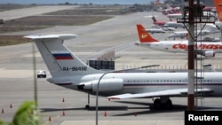 Máy bay có cờ hiệu Nga đậu tại phi trường quốc tế Simon Bolivar ở Caracas, Venezuela, ngày 24/6/2019. 