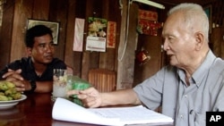 Thet Sambath, filmmaker of the 'Enemies of the People', talking to former Khmer Rouge leader Nuon Chea, file photo. 