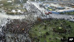 Anti-government protesters demonstrate at Tahrir Square in downtown Cairo, January 25, 2011