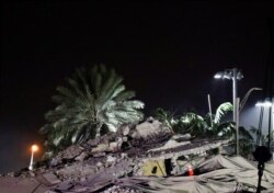 Puing-puing terlihat di lokasi setelah bangunan perumahan Champlain Towers South yang sebagian runtuh dihancurkan, di Surfside, Florida, AS, 4 Juli 2021. (Foto: REUTERS/Marco Bello)