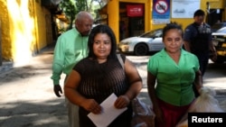 Maira Veronica Figueroa (C), who was sentenced to 30 years behind bars for charges of abortion, is released from jail after the Supreme Court of El Salvador commuted her sentence, in IIopango, El Salvador, March 13, 2018.