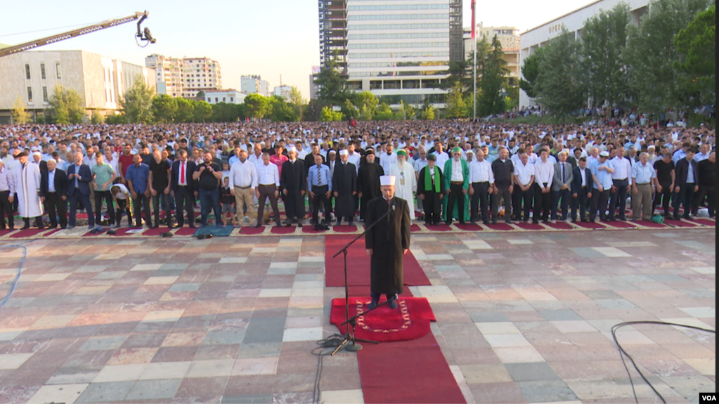 Festimet e Kurban Bajramit në Sheshin Skënderbej në Tiranë