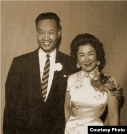 50年代末，金无怠和前中国广播公司播音员周谨予谱写了一曲冲绳之恋。
