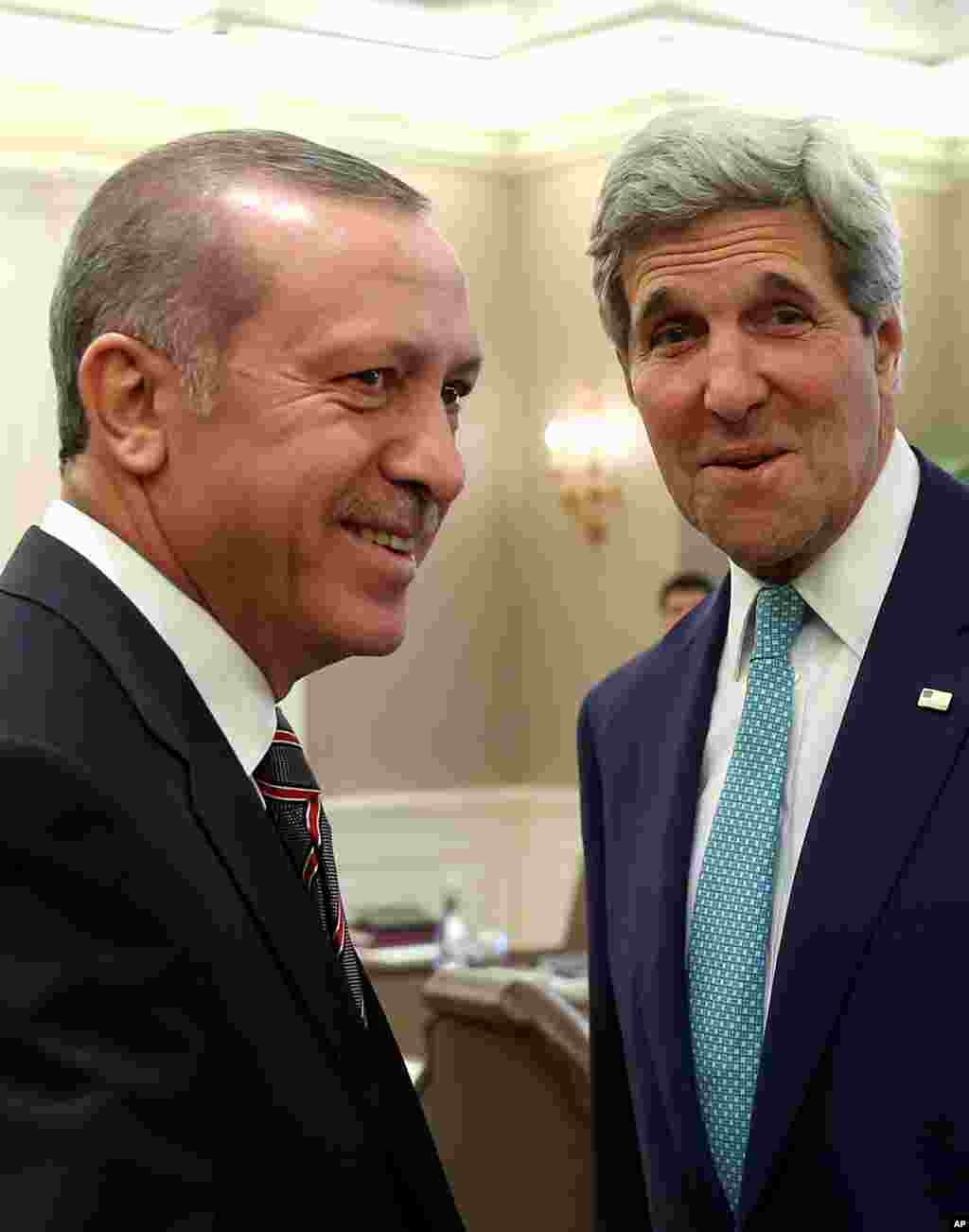 Turkish President Recep Tayyip Erdogan (left) and U.S. Secretary of State John Kerry speak before a meeting in Ankara, Turkey, Sept. 12, 2014.&nbsp;