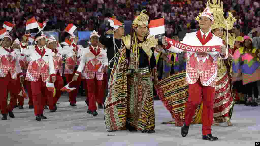L&#39;arrivé des Indonésien lors de la cérémonie d&#39;ouverture des Jeux Olympiques à Rio de Janeiro, le 5 août 2016.
