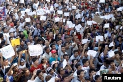 Protesters hold posters and shout as they protest in support of Zaw Lin and Win Zaw Htun, two Myanmar migrant workers in Thailand, in front of the Thai embassy in Yangon, Dec. 25, 2015.