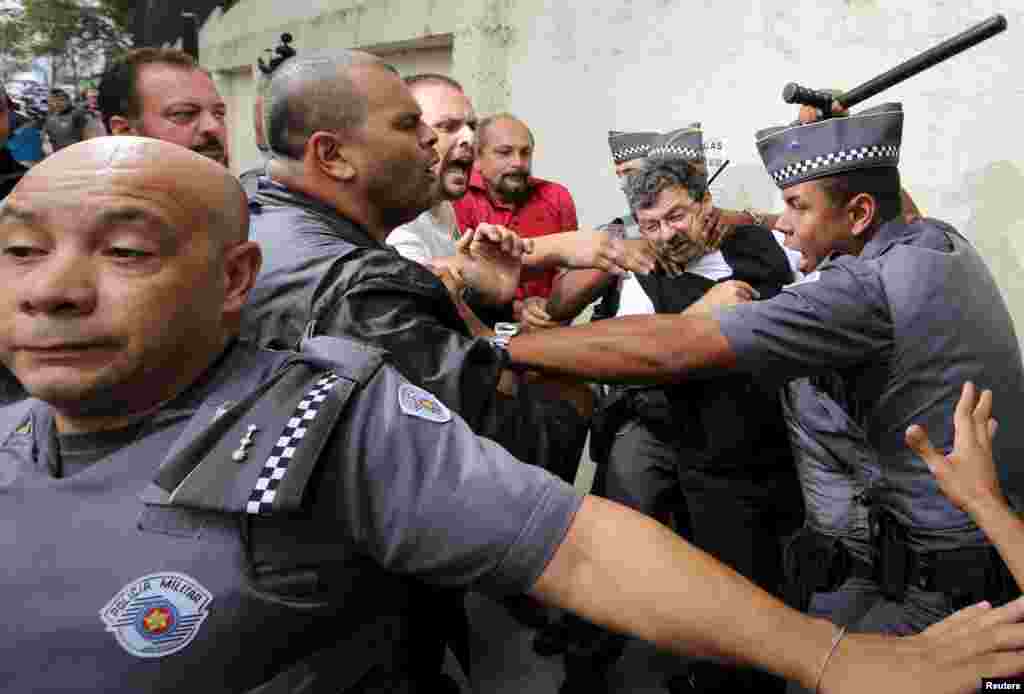 Supporters of former Brazilian president Luiz Inacio Lula da Silva confront police officers during a protest in front of Lula&#39;s apartment in Sao Bernardo do Campo, Brazil. Police questioned the former president and searched his home, in the most recent development yet in the sprawling corruption case involving oil giant Petrobras.