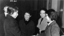 1979年除夕夜，曾经被监禁12年的王光美参加北京人民大会堂举行的春节联欢晚会。当时的人民日报特别提到，晚会上出现了“文革”中蒙冤的彭真、陆定一、薄一波和王光美。